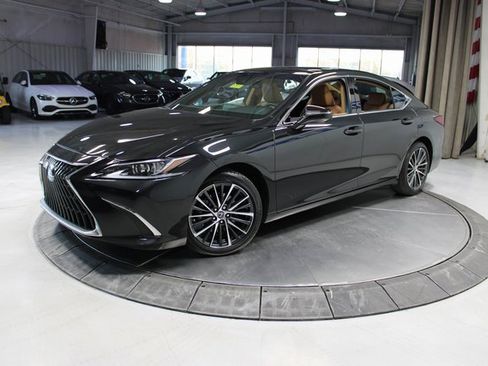 Used 2023 Lexus ES 350 w/ Premium Package image 4