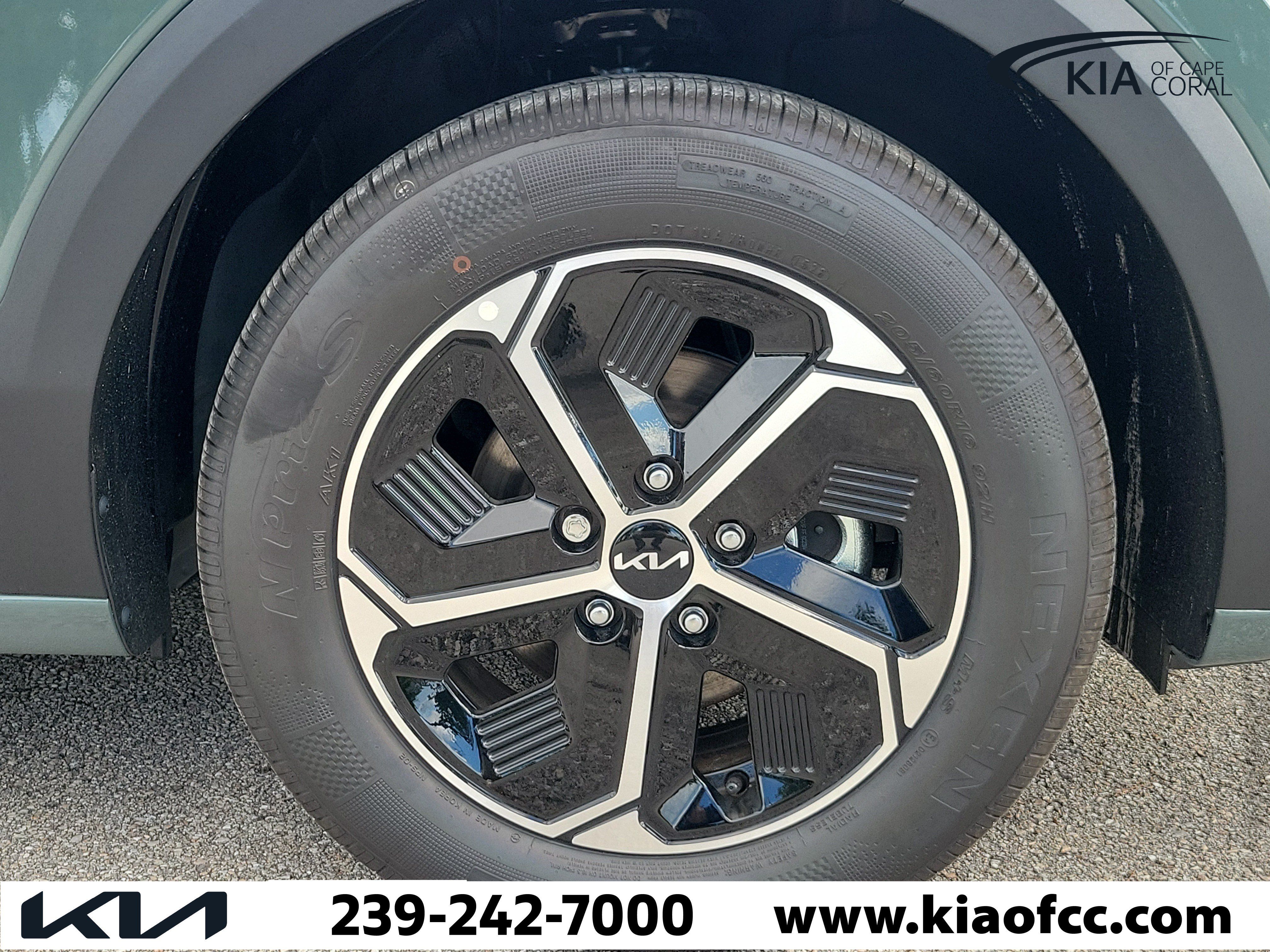 New 2026 Kia Niro EX FWD image 7
