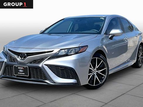 Used 2024 Toyota Camry SE FWD image 1
