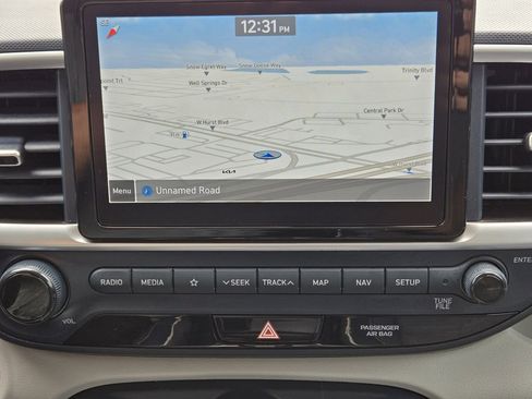 Used 2022 Hyundai Venue Limited FWD image 8