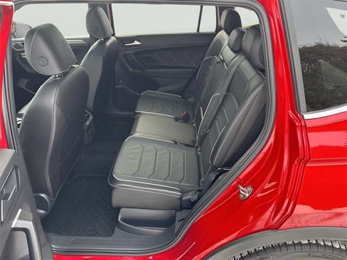 Used 2024 Volkswagen Tiguan SEL R-Line image 27