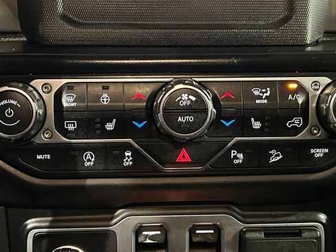 Used 2019 Jeep Wrangler Sport AWD/4WD image 70
