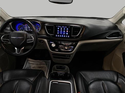 Used 2017 Chrysler Pacifica Touring-L Plus w/ Tire & Wheel Group image 20