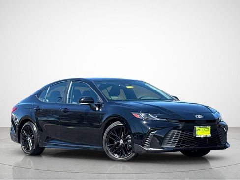 Used 2025 Toyota Camry SE FWD image 2