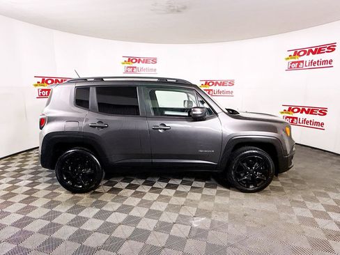 Used 2017 Jeep Renegade Altitude AWD/4WD image 16