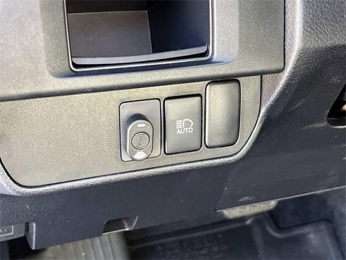 Used 2019 Toyota Tacoma SR image 32