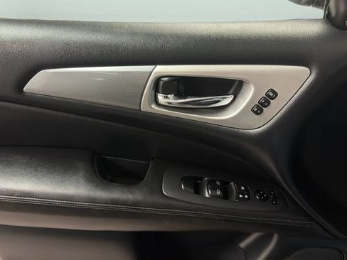 Used 2020 Nissan Pathfinder SL FWD image 18
