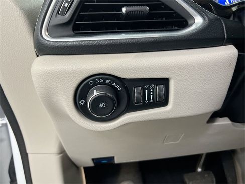 Used 2024 Chrysler Pacifica Limited image 19