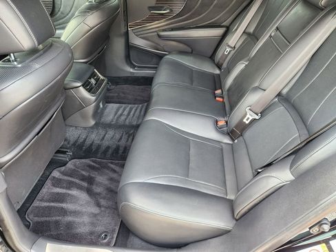 Used 2018 Lexus LS 500 w/ Accessory Package (Z2) RWD image 31