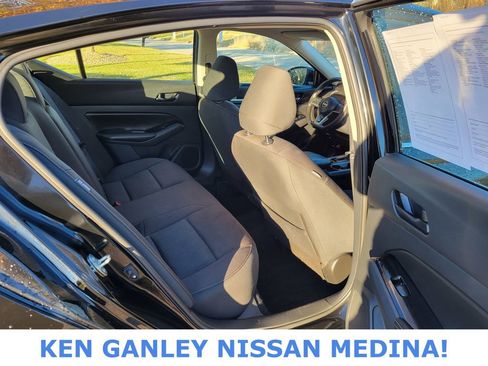 Used 2023 Nissan Altima 2.5 SV image 46