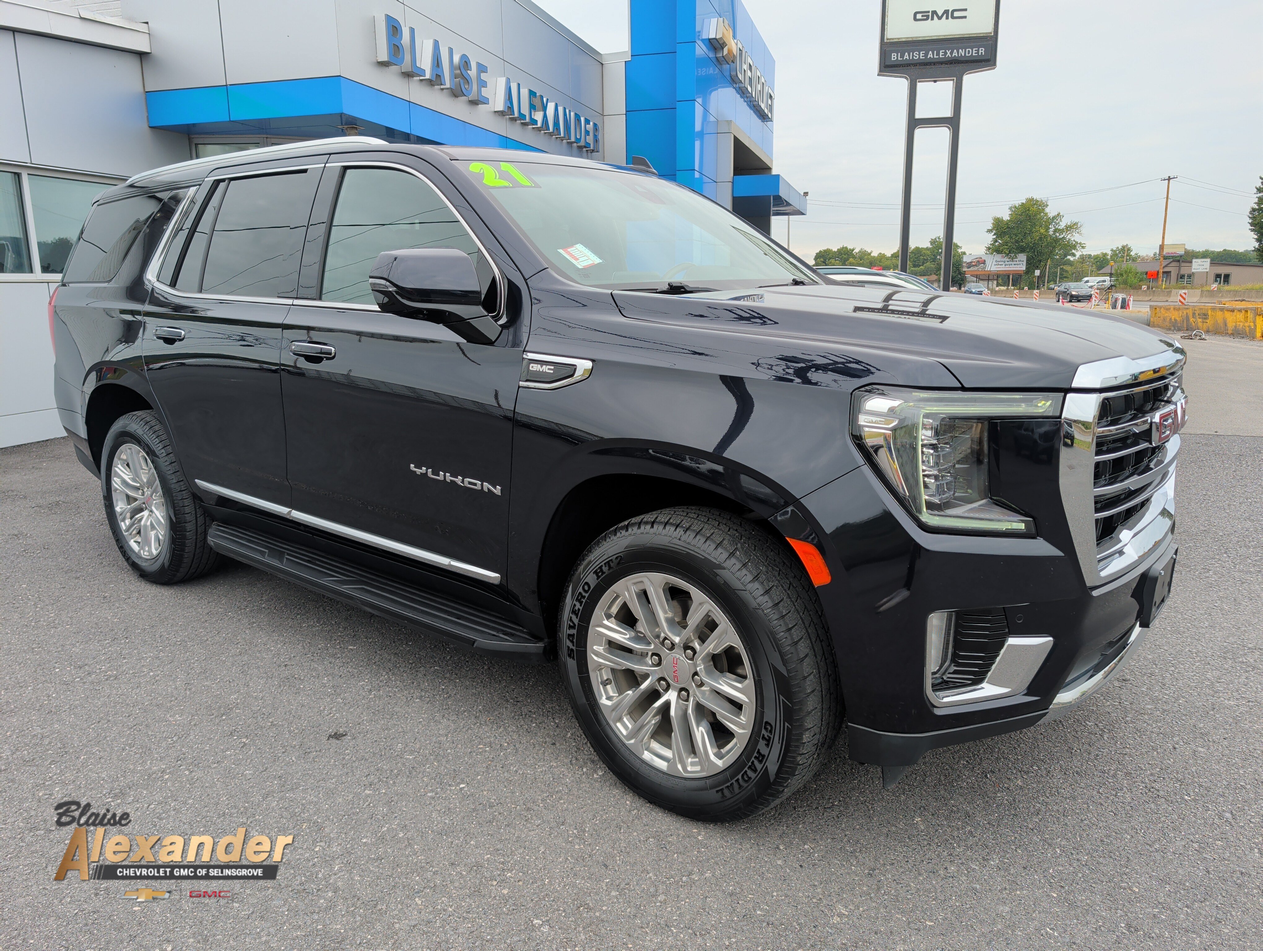 Used 2021 GMC Yukon SLT w/ SLT Luxury Plus Package AWD/4WD image 1