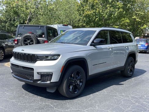 New 2025 Jeep Grand Cherokee L Limited w/ Luxury Tech Group II image 45