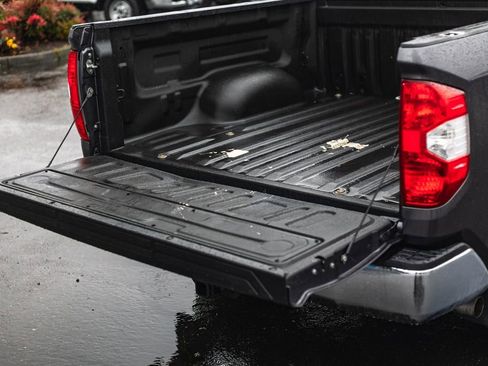 Used 2017 Toyota Tundra SR5 image 29