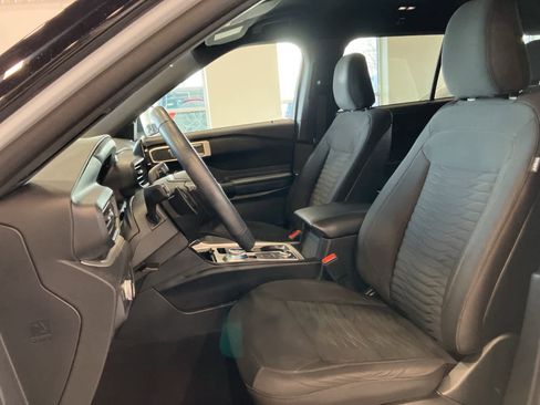 Used 2020 Ford Explorer XLT w/ Comfort Package image 9