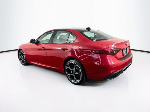 Used 2022 Alfa Romeo Giulia Veloce AWD/4WD image 5