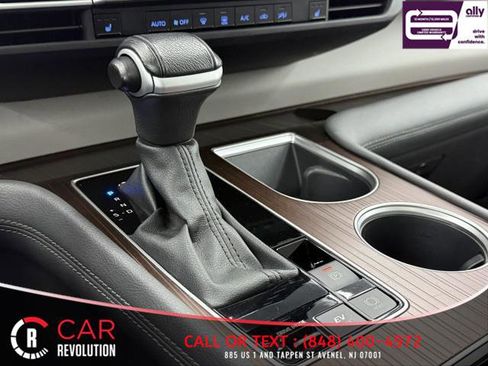 Used 2024 Toyota Sienna XLE image 40