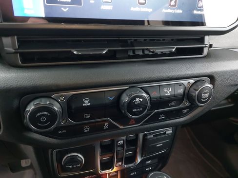 Used 2024 Jeep Wrangler Willys image 22