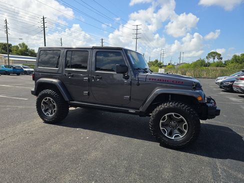 Used 2016 Jeep Wrangler Unlimited Rubicon AWD/4WD image 2