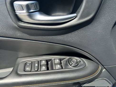 Used 2020 Jeep Compass Latitude FWD image 12