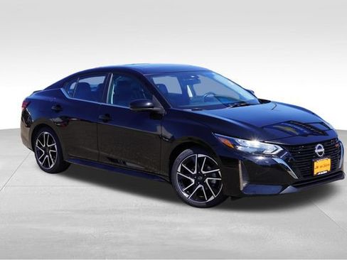Used 2025 Nissan Sentra SR w/ SR Premium Package FWD image 1
