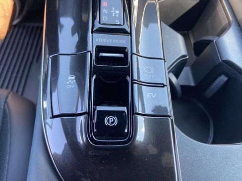 Used 2025 Toyota Crown Signia AWD/4WD image 25