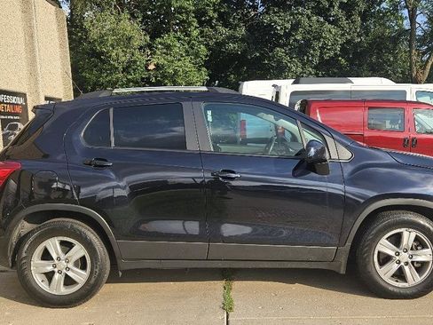 Used 2022 Chevrolet Trax LT FWD image 8