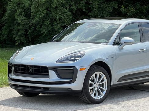 Certified 2026 Porsche Macan AWD/4WD image 12