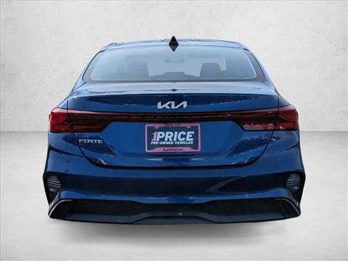 Used 2022 Kia Forte LXS image 6