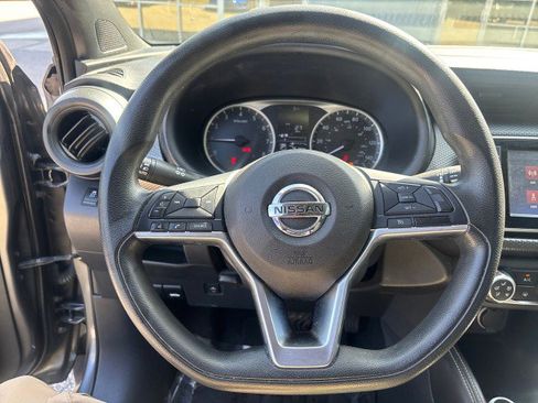 Used 2019 Nissan Kicks S image 14