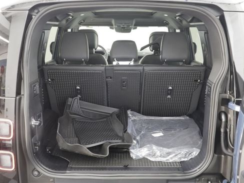 Certified 2026 Land Rover Defender 110 X-Dynamic SE AWD/4WD image 18