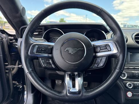 Used 2017 Ford Mustang Coupe RWD image 23