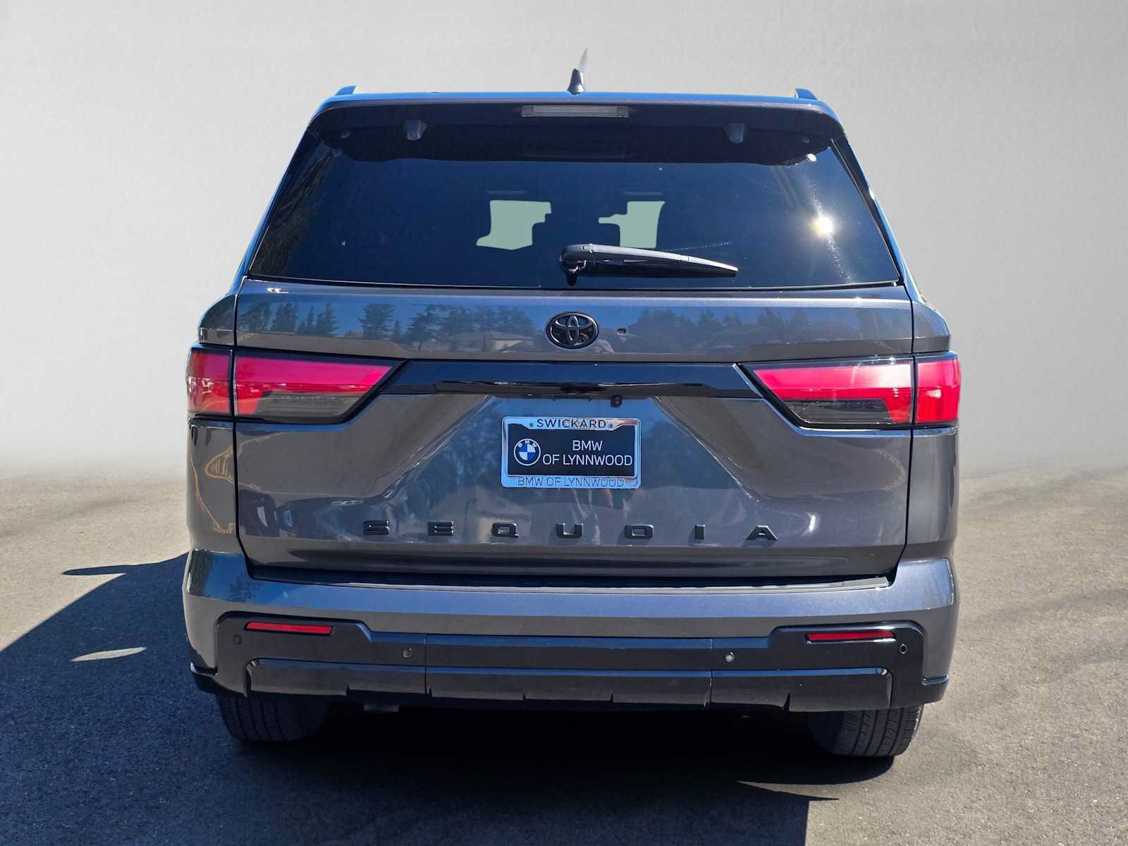 Used 2024 Toyota Sequoia Platinum AWD/4WD image 4