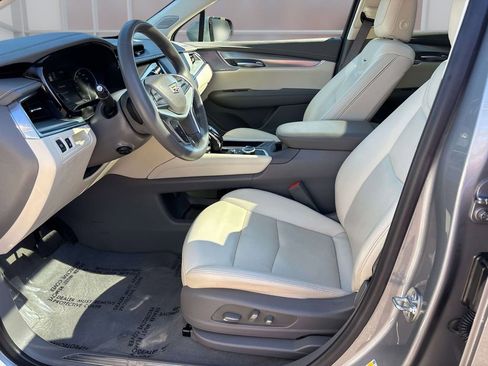 Used 2025 Cadillac XT5 Premium Luxury image 10