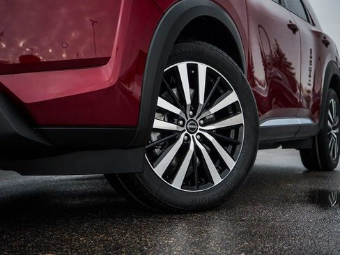 New 2025 Nissan Pathfinder Platinum image 6