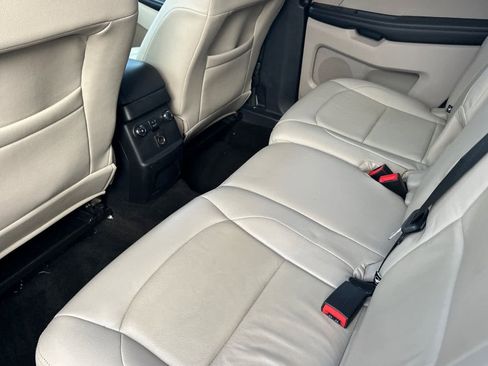 Used 2018 Ford Explorer XLT image 4