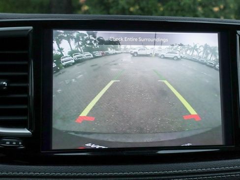 Used 2023 Chrysler Pacifica Touring-L image 31