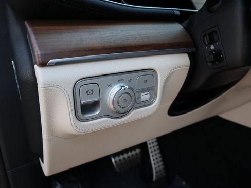 New 2026 Mercedes-Benz GLS 450 4MATIC image 34