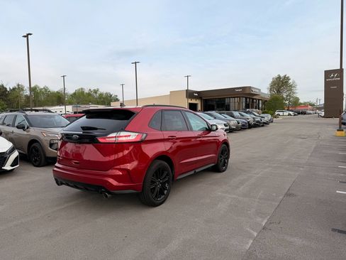 Used 2020 Ford Edge ST-Line w/ Cold Weather Package image 4