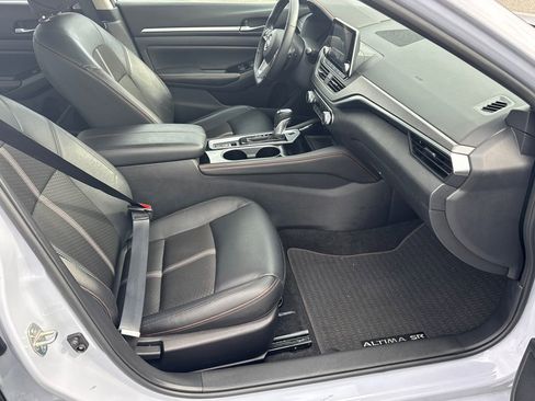 Used 2025 Nissan Altima 2.5 SR image 13