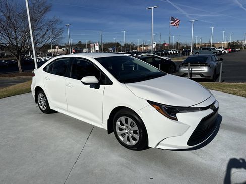 Certified 2025 Toyota Corolla LE image 2