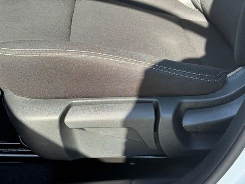 Used 2023 Nissan Rogue S image 17