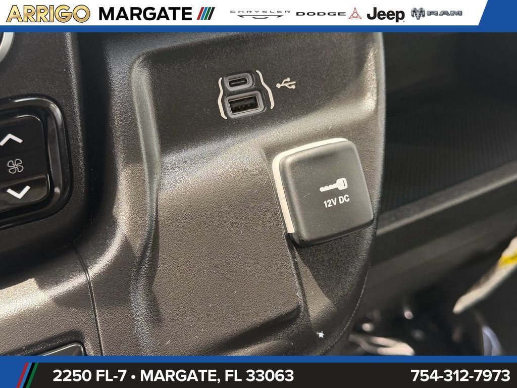 Used 2025 RAM ProMaster 2500 w/ U-Haul Equipment Group FWD image 26