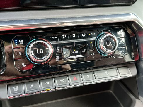 Used 2024 GMC Sierra 2500 Denali Ultimate image 18