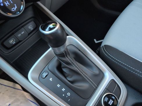 Certified 2023 Hyundai Venue SEL image 25