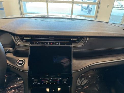 Used 2024 Jeep Grand Cherokee L Limited w/ Black Appearance Package image 24