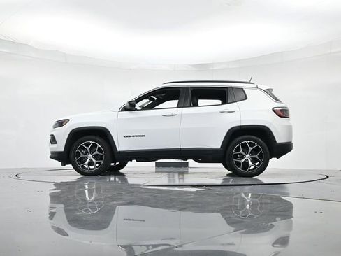 Used 2024 Jeep Compass Latitude image 37