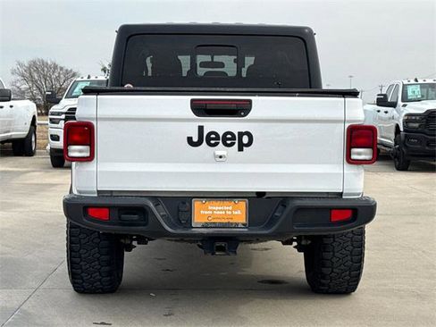 Certified 2021 Jeep Gladiator Willys image 9