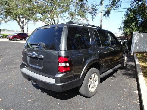 Used 2010 Ford Explorer XLT image 9