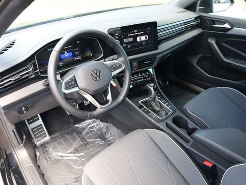 Used 2025 Volkswagen Jetta Sport FWD image 12
