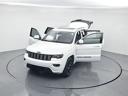 Used 2020 Jeep Grand Cherokee Altitude image 47